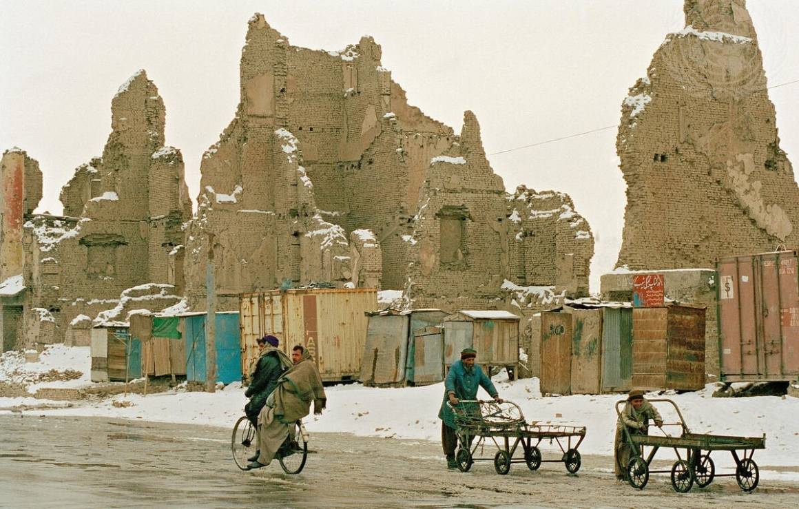 Krigsförstörelse från inbördeskriget. Foto: UN Photo / Eskinder Debebe (2002).